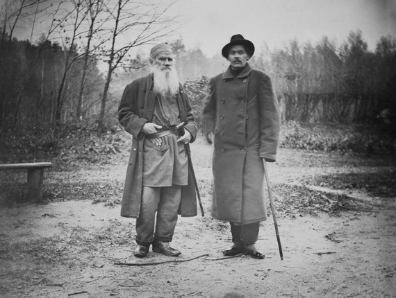 Leo Tolstoy and Maksim Gorky. October, 8. 1900. Yasnaya Polyana.
Photo by S. Tolstaya.
Digital print.
State museum of Leo Tolstoy collection