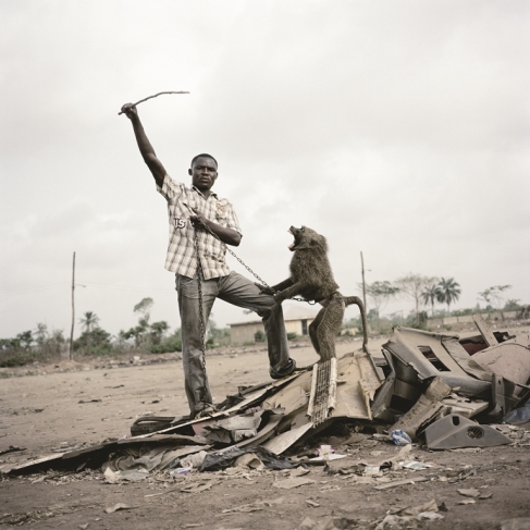 Pieter Hugo.
Alhaji Hassan with Ajasco, Ogere-Remo, Nigeria, 2007.
From ‘The Hyena and Other Men’ series.
© Pieter Hugo