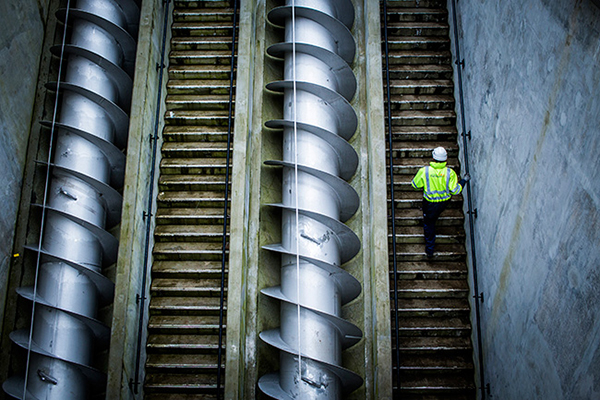 © Électricité de France / Julien GOLDSTEIN
Flamanville Nuclear Power Plant EPR (Manche), April 2013. Pumping station: Archimedean screw (16 metres and 6 tonnes) ensuring the upward flow of water collected in the pre-discharge structure, before its return to the sea