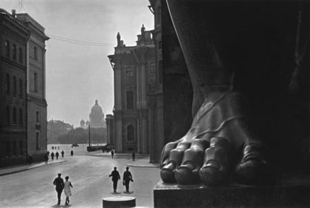 Boris Ignatovitch.
At an input in the Hermitage. Leningrad. 
1930. 
Collection Moscow House of Photography Museum