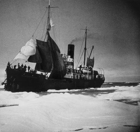 Mark Troyanovsky.
The “Alexander Sibiriakov” steamboat ice-breaker. In 1932 it sailed on the North sea way from the White sea to the Bering sea for the first time.
1933.
S. Burasovsky collection