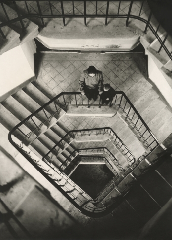 Arkady Shaikhet. Staircase from above.
New houses in Usachovka. Moscow.
1928 Silver gelatin print. MAMM
collection