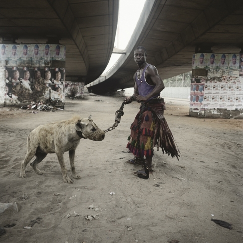 Pieter Hugo.
Abdullahi Mohammed with Mainasara. Lagos, Nigeria, 2007.
From ‘The Hyena and Other Men’ series.
© Pieter Hugo