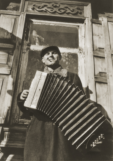 Margaret Bourke-White «Soviet Serenade», 1930. From the collection of  the «Moscow House of photography»