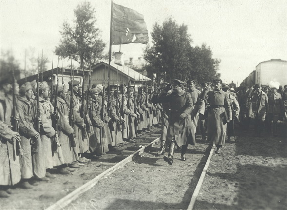 Unknown author. Leon Trotsky greets the soldiers. 1919. Digital imprint. Collection of MAMM