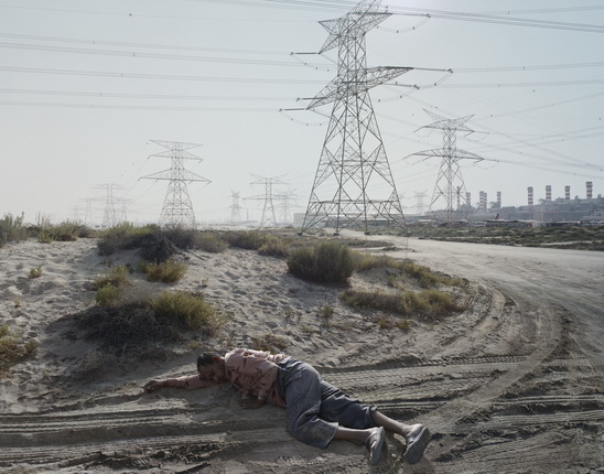 Luc Delahaye. Man Sleeping. Dubai. 2008. © Prix Pictet Power