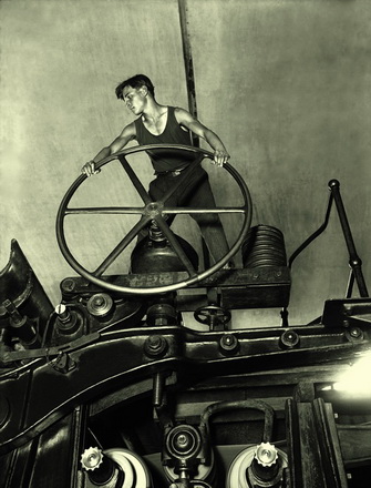 Arkady Shaikhet.
«The Komsomol member at a steering wheel». Young worker.
1929.
Multimedia Art Museum, Moscow / Moscow House of Photography. Yuri Rybchinsky and Eduard Gladkov Fund