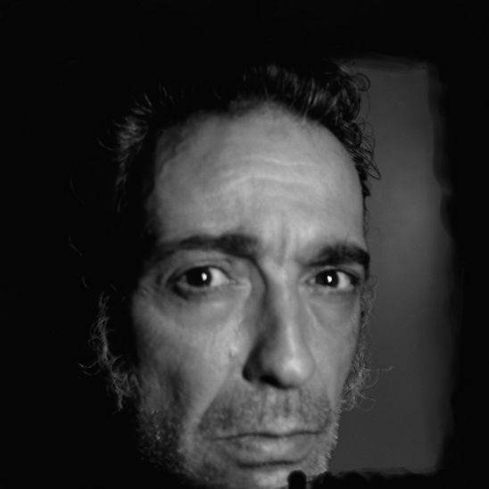 Альберто Гарсия-Аликс. Автопортрет. Награда, 2003