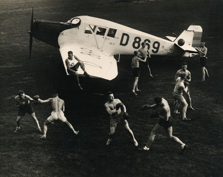 Martin Munkacsi.
The Munich flying school. Boxing as fitness training. Schleißheim.
1928.
Vintage print.
Courtesy: ullstein bild