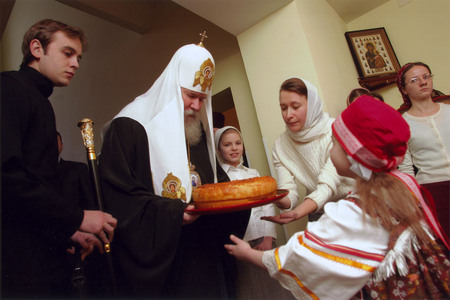 Из серии «Патриарх Алексий II в детском доме»