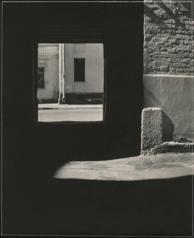 Alexander Lapin. Street. Early 1980s.
Silver gelatin print. MAMM collection