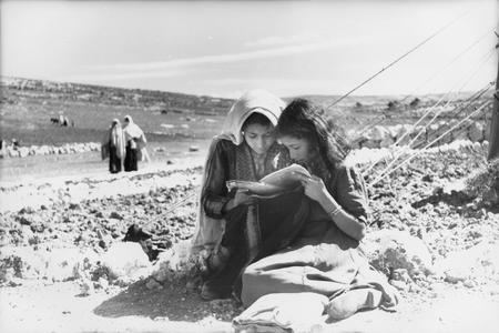 Jean Mohr.
Most Palestinian refugees live in tents. The ICRC sets up the first schools. 
1950