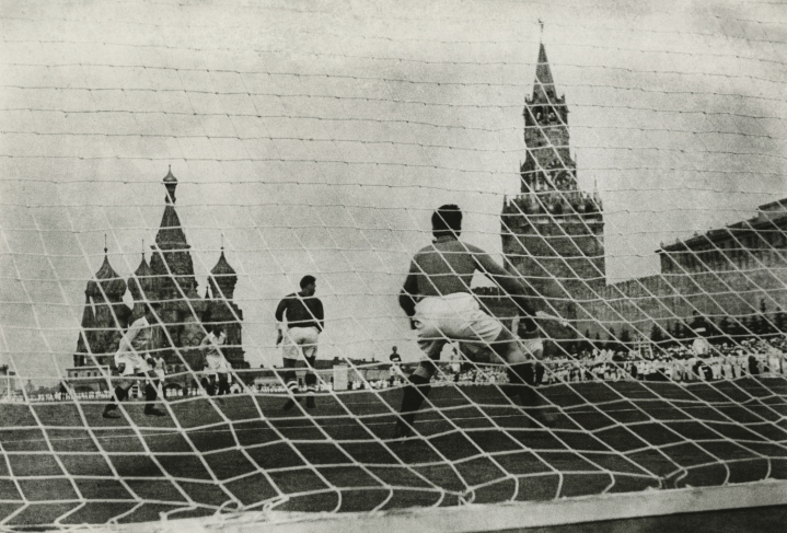 Anatoly Yegorov. Football on Red Square.
1936. Silver gelatin print. MAMM collection.