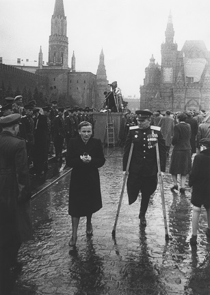 Евгений Халдей.
После Парада Победы. Москва, 24 июня 1945