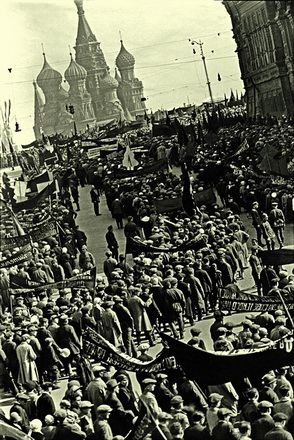 Boris Ignatovitch.
May Day demonstration. Red Square.
1930.
Multimedia Art Museum, Moscow / Moscow House of Photography. Yuri Rybchinsky and Eduard Gladkov Fund