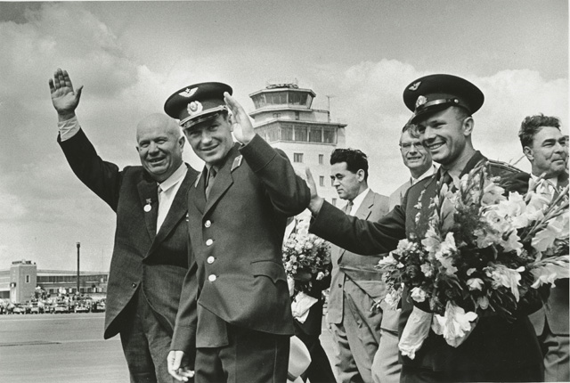 Nikita Hrushchev, German Titov, Jury Gagarin, Michail Suslov and Leonid Brezhnev. The Vnukovo aeroport. August, 9, 1961
From the MAMM/MDF collectio
