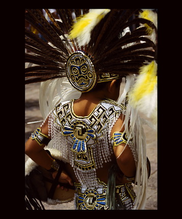 Долорес Дальхаус.
Танцующий мальчик.
Мексика, 2010-2012.
Цифровой отпечаток.
Собрание Министерства иностранных дел Мексики