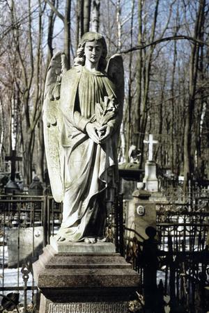 Из серии «Надгробия Введенского Кладбища»
