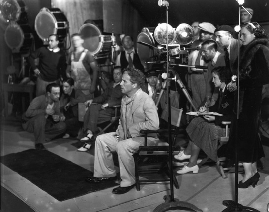 Charles Chaplin and his team on the set of Modern Times (1936).
© Roy Export Company Establishment, courtesy NBC Photographie, Paris