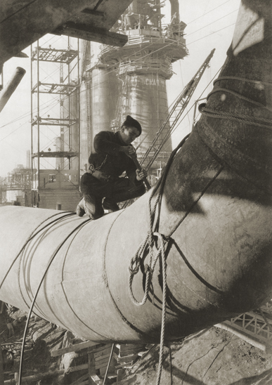 Маргарет Бурк-Уайт «Рабочий-сталелитейщик, Магнитогорск», 1930. Собрание музея «Московский Дом фотографии»