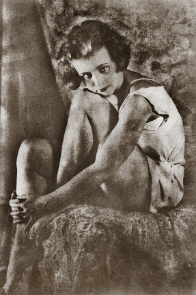 Александр Гринберг. Сидящая девушка. 1928.
Бромойль, авторский отпечаток