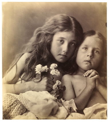 Julia Margaret Cameron.
The red and white Roses, 1865.
© Victoria and Albert Museum, London