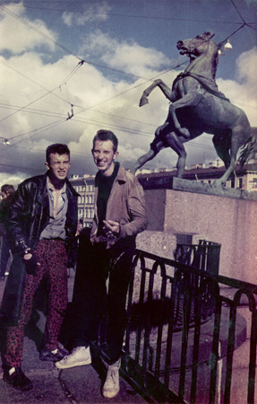 Вилли и Леша Кляйн возле коней Аничкового моста. Ленинград. 
Сер. 1980-х.
Из архива Вилли
