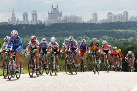 Из серии «К победному финишу. Всемирный юношеский чемпионат по велоспорту в Москве»
