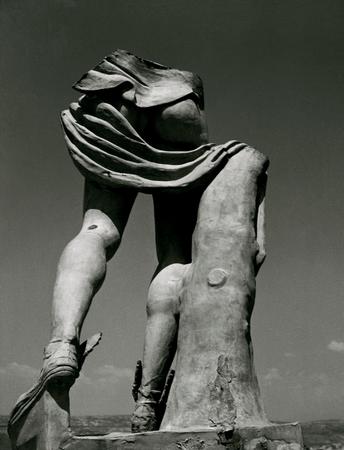 Герберт Лист.
Фрагмент статуи Гермеса, Халкис. 
1937. 
© Наследие Герберта Листа, Гамбург Музей фотографии городского музея Мюнхена
