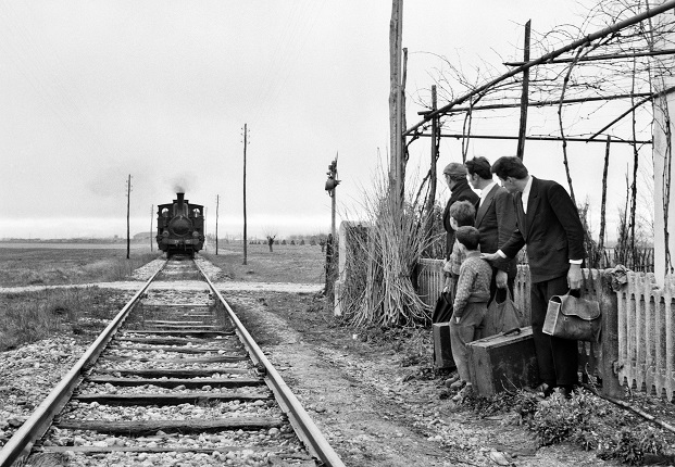 Elio Ciol
Photo from the set of the movie ‘Gli ultimi’. Emigrants’ departure for the mines in Belgium
Friuli, 1962
© Elio Ciol