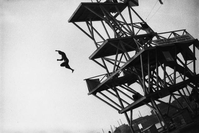 Mikhail Prekhner.  
Jump from the high board, mid-1930’s.
Collection of Multimedia Art Museum, Moscow