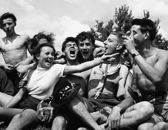 Пьер Жаме.
Веселье в молодежной коммуне. Вильнев-сюр-Оверс (Франция), 1937.
© Collection Corinne Jamet