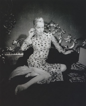 Marlene. 1994-1998.
Performance: Vera Lehndorff.
Outfits: Donna Karan, New York, special made, Sybilla Pavenstedt, special made, copies of Marlene Dietrich’s original jewelry.
Photographer: Andreas Hubertus Ilse.
Hand-printed photograph on baryta paper.
Courtesy of the artists