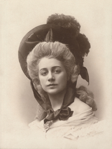 Photo studio of Elena Mrozovskaya. Portrait of Russian dramatic actress Lidia Borisovna Yavorskaya in a stage costume. St. Petersburg. 1905—1910. Silver gelatin print.
MAMM collection