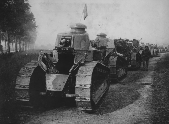 Unknown photographer.
FT 17 Renault tank. Column of tanks. France, 1917
Interne Renault, Presse.
© Photographer unknown / All rights reserved