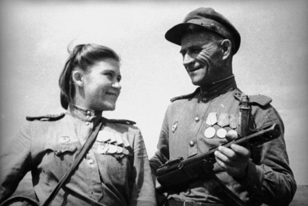 Nikolay Shestakov.
II Ukrainian front. Father and daughter met near Stalingrad. 
1942