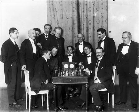 Участники международного шахматного турнира в Петербургском шахматном клубе, Литейный, 70