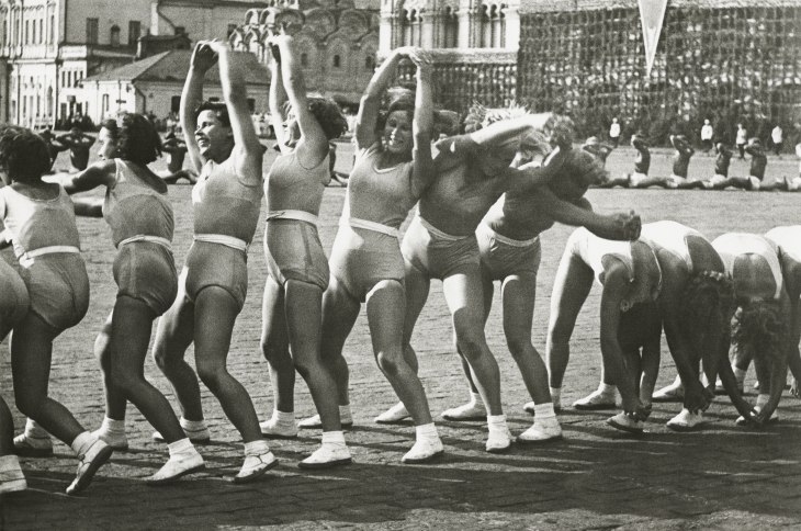 Alexander Rodchenko. Sports parade on Red Square. Rhythmic gymnastics. Moscow. 1936. Silver gelatin print.
MAMM collection.