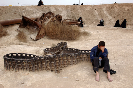 Аббас Коусари.
Тень Земли. 
2008. 
Талайе, южный Иран. 
© Prix Pictet Ltd 2009