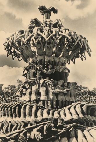 Лев Бородулин. Пирамида. Москва. 1954. Серебряно-желатиновый отпечаток. Собрание МАММ