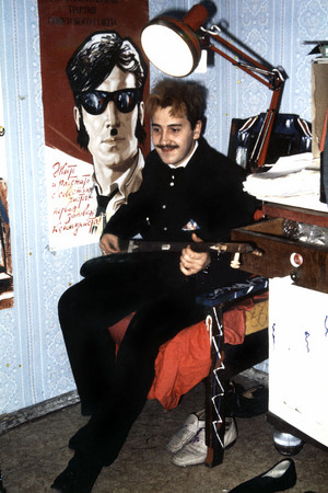 Garry Assa.
Alan’s veteran songs at Preobrazhenka ‘punk-saloon’. Moscow. 
1987