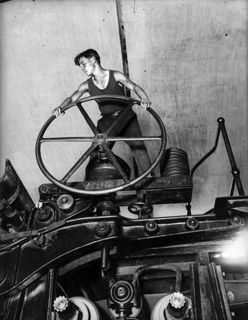 Arkadi Shayhet.
Komsomolec at the steering wheel of paper-making machines. Balakhna.
1931