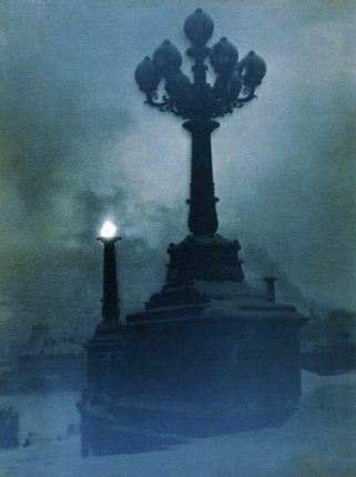 Yuri Eremin.
Pomerantsev lamp post. Moscow, [1929].
Artist’s silver gelatin print.
Alex Lachmann’s collection