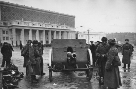 Alexander Ustinov.
Moscow. The Mayakovsky Square. 
October 16, 1941. 
Collection of Moscow House of Photography