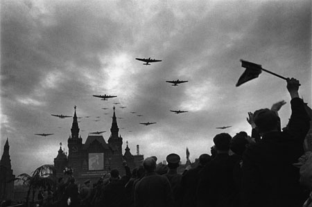 Марк Марков-Гринберг.
Встреча челюскинцев на Красной площади. 
1934