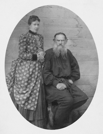 The Tolstoy family. 1884. Yasnaya Polyana.
Photo by Abamelek-Lazarev.
Digital print.
State museum of Leo Tolstoy collection