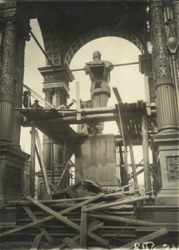 Unknown author. The dismantling of the monument to Alexander III. Moscow. 1918. Digital imprint. Collection of MAMM