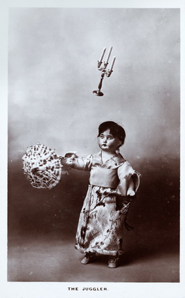 The juggler.
Publisher Boots, England, postmarked 1910.
Surreal Illusionism. Photographic Fantasies of the Early 20th Century / The Finnish Museum of Photography