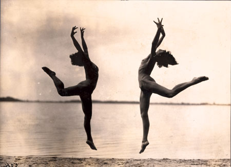 Gerhard Riebicke.
Two Naked In a Synchronous Jump. 
1925. 
Bodo Niman Gallery, Berlin