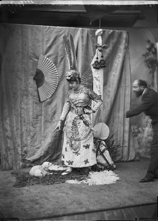 Atelier Nadar.
Mademoiselle Lantelme dans «Le Prince du Soleil», théâtre du Châtelet, 1889.
© Ministère de la Culture et de la Communication - France / Médiathèque de l’Architecture et du Patrimoine / Dist Rmn